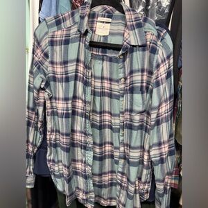 American Eagle Plaid Button-Up Shirt in Blue and Pink